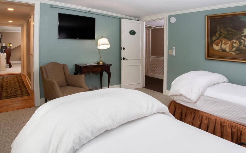 The Dorset Inn Bagian luar foto
