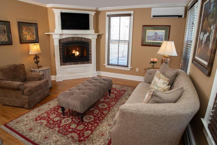 The Dorset Inn Bagian luar foto